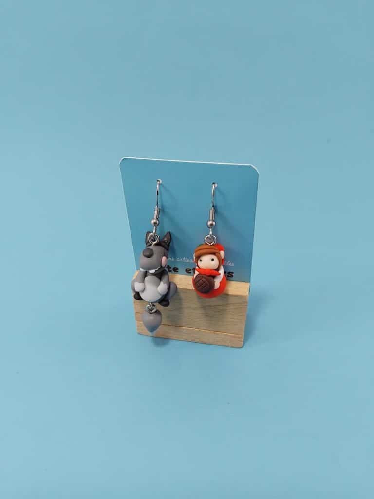 boucles d'oreilles chaperon rouge et loup en pâte FIMO