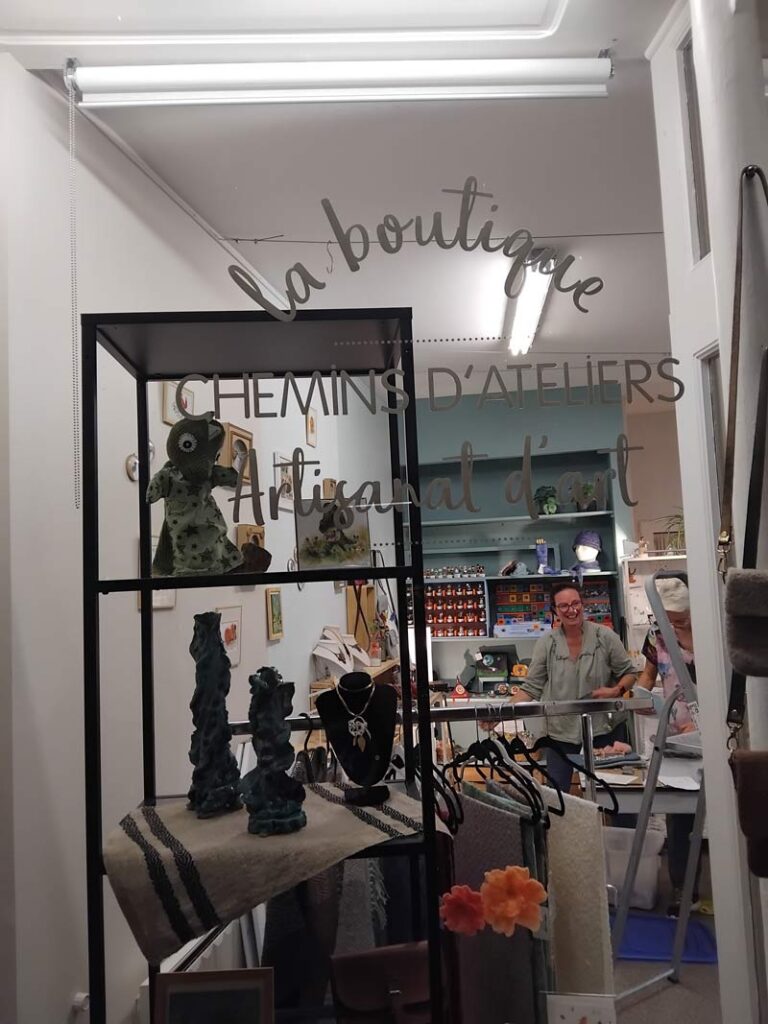 Point de vente boutique artisans Chemins d'Ateliers à Saint-Amand-Montrond